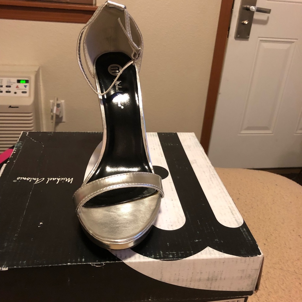Michael Antonio women’s shoes